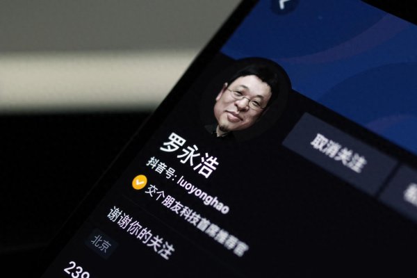 「Kaiyun·中国大陆」官方网站 罗永浩与锤子迟来的告别: 踩对风口却难成闭环, 一个“追风者”的创业飘动