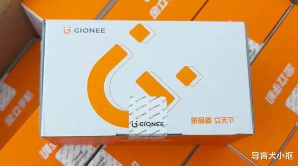 kaiyun.com 2.8英寸屏幕超大字号深切, 这款国产金立翻盖机, 绽开就能接电话